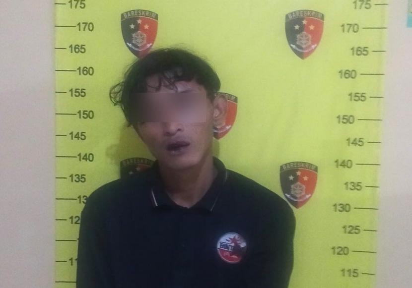 Dikejar Warga Usai Jambret HP Mahasiswi, Bandit di Surabaya Babak Belur Dimassa