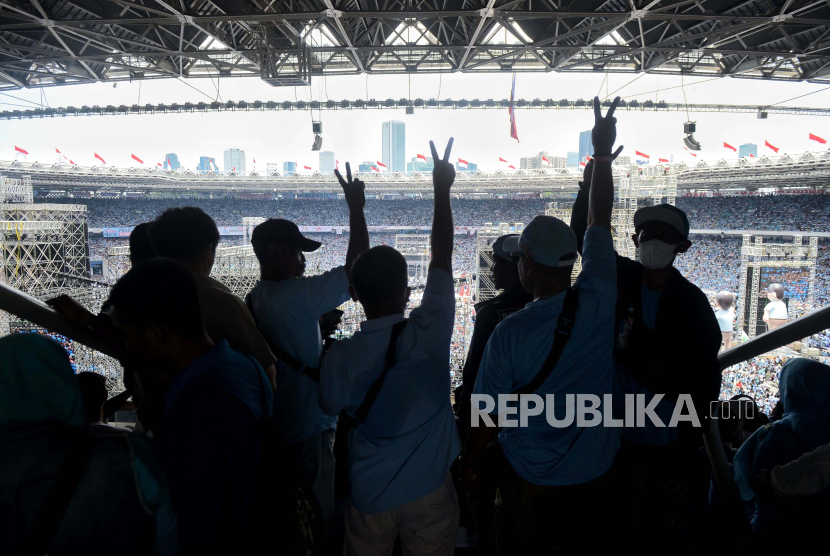 Suasana kawasan Stadion Utama Gelora Bung Karno (SUGBK) saat gelaran kampanye akbar pasangan calon presiden dan calon wakil presiden nomor urut 2 Prabowo Subianto dan Gibran Rakabuming Raka bertajuk Pesta untuk Indonesia Maju di Jakarta, Sabtu (10/2/2024). 