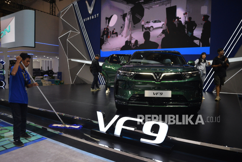 Sejumlah Mobil VinFast dipamerkan saat Ajang Gaikindo Indonesia International Auto Show (GIIAS) 2024 di ICE BSD, Tangerang,Banten (18/7/2024).