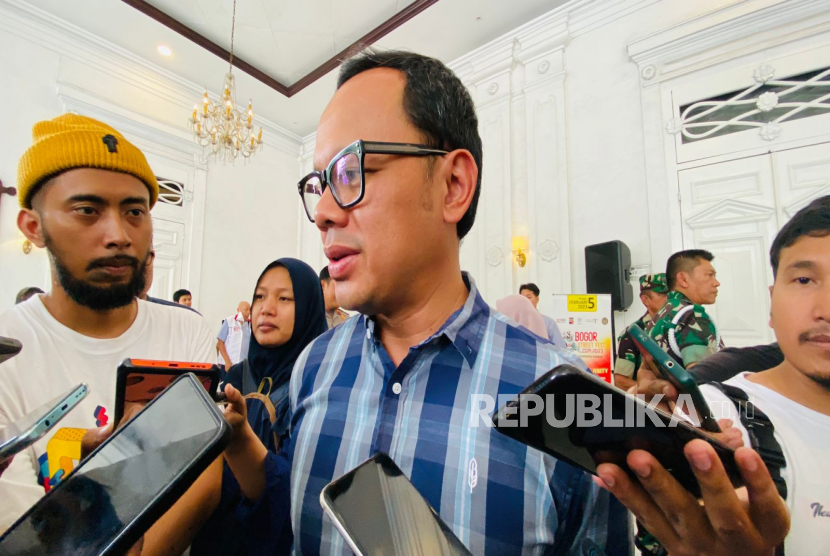Wali Kota Bogor, Bima Arya Sugiarto minta dinas terkait selesaikan penataan ruang di sejumlah titik.
