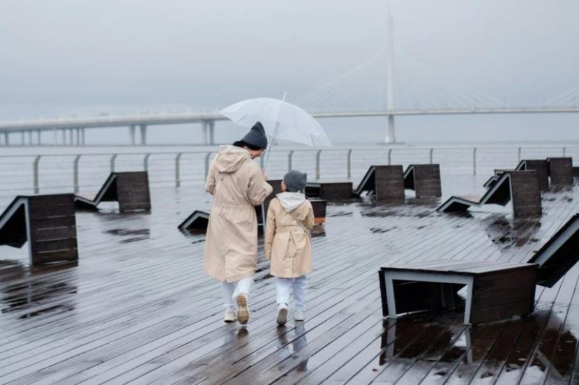 BMKG Prakirakan Hujan Ringan di Jakarta pada Kamis Siang