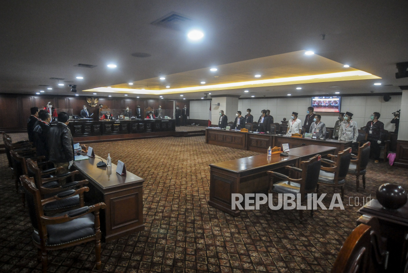 Suasana sidang perselisihan hasil Pilkada 2020 di ruang sidang panel III Mahkamah Konstitusi, Jakarta, Selasa (26/1). Mahkamah Konstitusi (MK) mulai menyidangkan perselisihan hasil Pilkada 2020 dengan agenda pemeriksaan pendahuluan terhadap 35 perkara dari total 132 perkara yang terdaftar. Republika/Putra M. Akbar