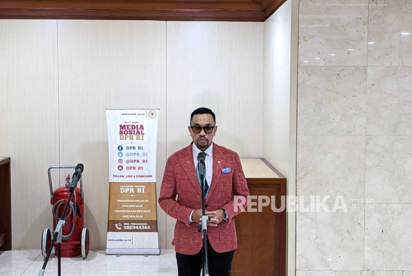 Wakil Ketua Komisi III Ahmad Sahroni usai rapat dengar pendapat dengan PPATK di Gedung Nusantara II, Kompleks Parlemen, Jakarta, Selasa (21/3).