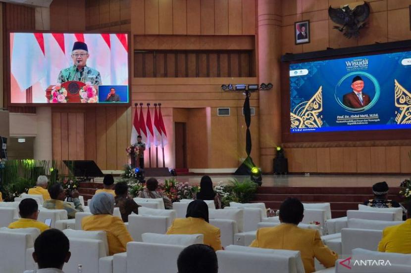 Pendidikan harus cepat beradaptasi menghadapi disrupsi digital: menteri.