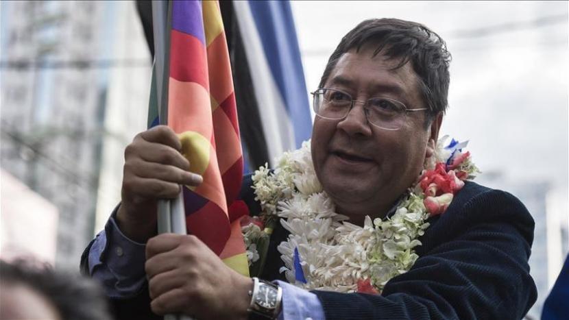 Luis Arce resmi dilantik sebagai presiden baru Bolivia pada Minggu. 