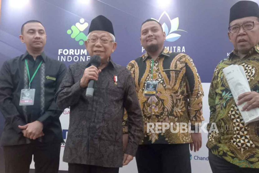 Wakil Presiden KH Maruf Amin saat menghadiri acara Padmamitra Award Tahun 2022 Forum CSR Indonesia di The Soehanna Hall, Jakarta, Rabu (5/7/2023).