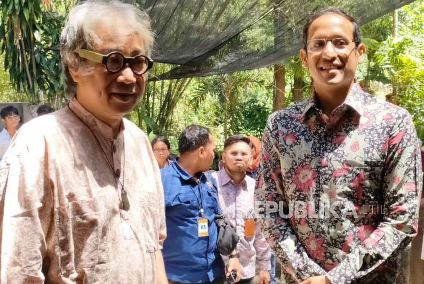 Mendikbudristek RI Nadiem Makarim dan seniman Butet Kartaredjasa di Padepokan Seni Bagong Kussudiardja (PSBK) di Bantul, Senin (19/9/2023). 