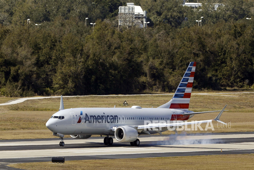  Sebuah Boeing 737 Max mendarat di Bandara Internasional Tampa, Selasa (19/1/2021).