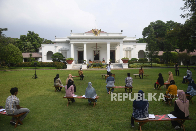 Aktivitas di halaman tengah Istana Merdeka (ilustrasi). Semua pihak yang ingin bertemu dan menghadap Presiden Jokowi wajib melakukan uji seka (swab test).