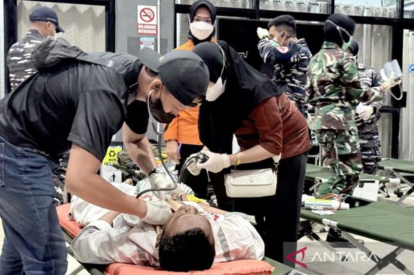 Gubernur Kalsel perintahkan medis prioritas bagi korban Kapal Virgo.