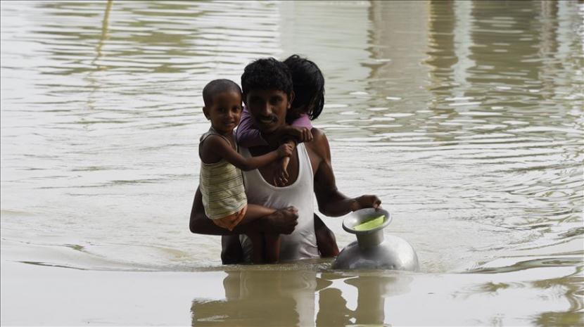 Sedikitnya 89 orang tewas akibat banjir di Assam, India.