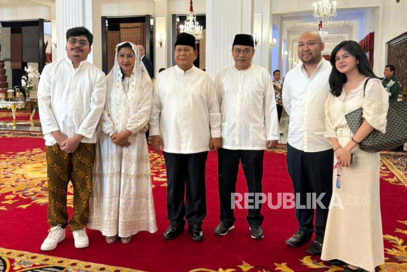 Menteri Pertahanan Prabowo Subianto dan Menkominfo Budi Arie Setiadi saat bersilaturahmi di hari raya Idul Fitri, di Istana Kepresidenan Jakarta, Rabu (10/4/2024).