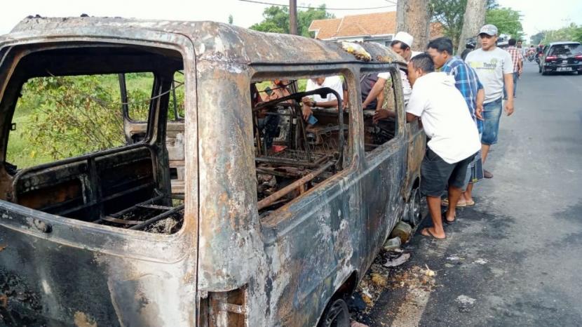 Mobil Pemudik dari Surabaya Terbakar di Sampang, 9 Orang Nyaris Terpanggang