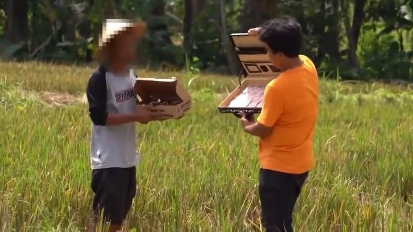 YouTuber tawari pizza untuk batalkan puasa: Youtuber Tawarkan Rp10 Juta untuk Batalkan Puasa Minta Maaf