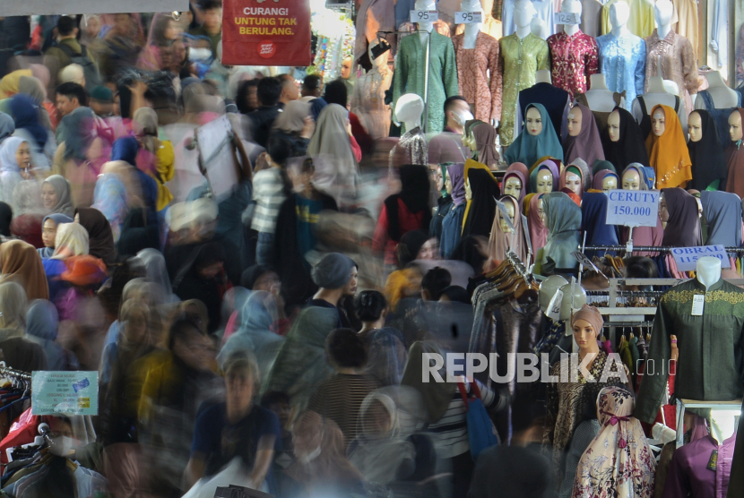 Suasana Pasar Tanah Abang, Jakarta Pusat menyambut Lebaran 2024.