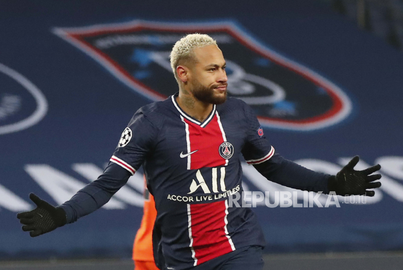 Neymar PSG Pasukannya setelah mencetak gol pembuka setelah pertandingan sepak bola grup H Liga Champions antara Paris Saint Germain dan Istanbul Basaksehir di stadion Parc des Princes di Paris, Prancis, Rabu, 9 Desember 2020. 