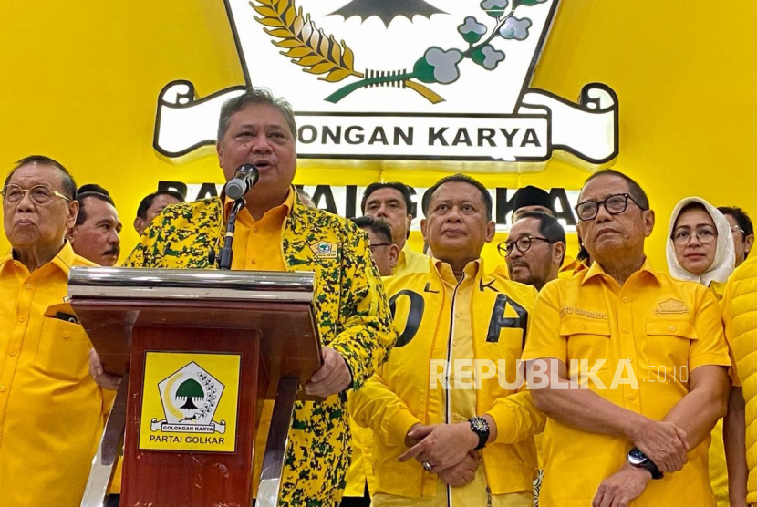 Chairman of Golkar Party, Airlangga Hartarto presented the results of the plenary meeting evaluating the 2024 election, at the Golkar Party DPP Office, Jakarta, Sunday (10/3/2024) evening.