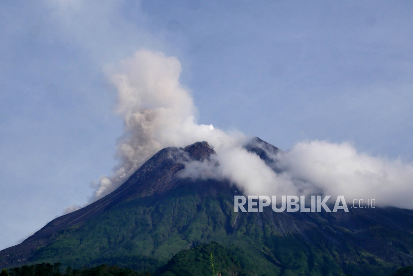Guguran lava Gunung Merapi 