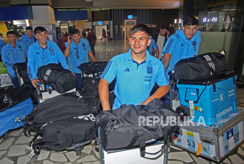 Tim Nasional Argentina U-17 tiba di Bandara Soekarno Hatta, Tangerang, Banten, Rabu (1/11/2023).