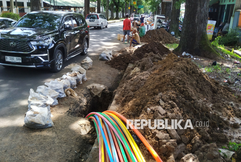 Aktivitas galian kabel di Kota Bandung