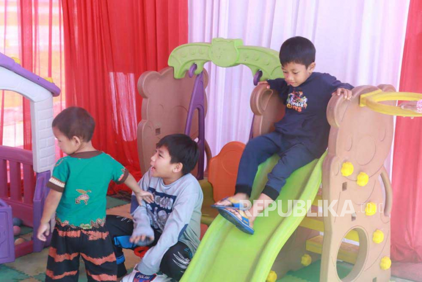 Area bermain anak di pos pelayanan rest area Km 166 Tol Cipali, Majalengka, Jawa Barat.
