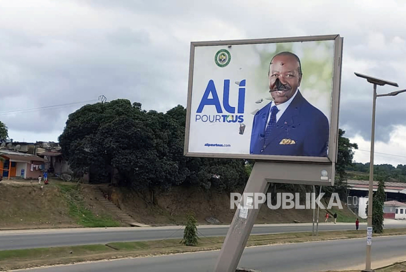 Mantan presiden Gabon, Ali Bongo Ondimba, telah dibebaskan dari tahanan rumah dan bebas meninggalkan negara itu untuk perawatan medis. 