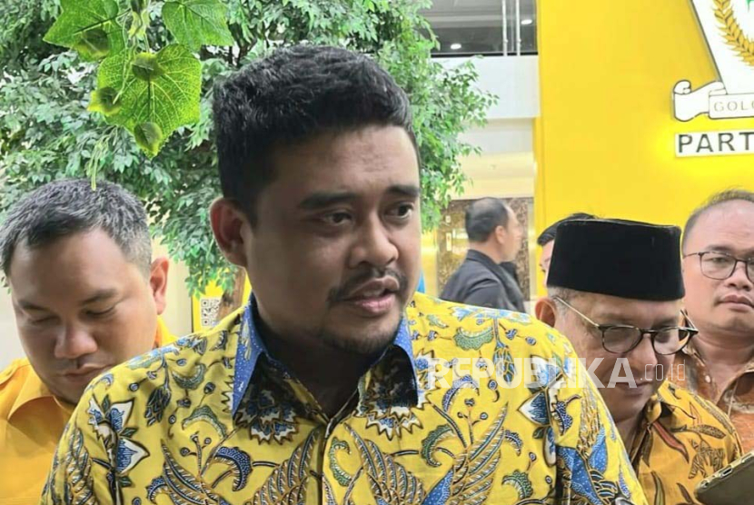 Medan Mayor who is also President Jokowi's son-in-law Bobby Nasution when interviewed by reporters after attending a briefing event for Golkar Party regional chief candidates at the party headquarters with the banyan tree logo, West Jakarta, Saturday (6/4/2024).