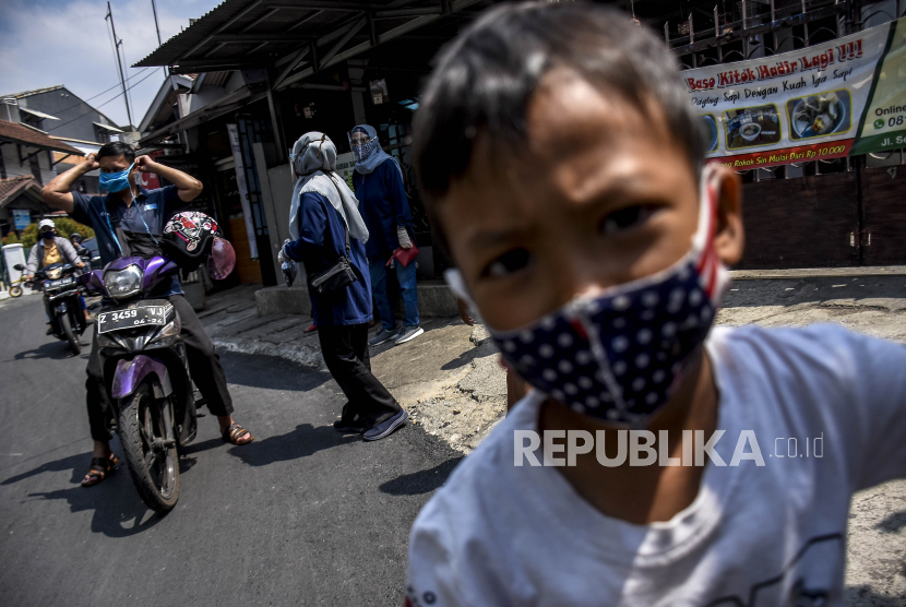 Kepolisian Daerah Sumatera Utara menggelar Operasi Yustisi mulai Senin (14/9) untuk mendisiplinkan masyarakat menggunakan masker. Hal ini dilakukan dalam rangka mencegah penyebaran Covid-19.