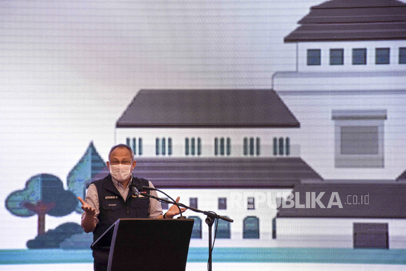 Sekretaris Daerah Provinsi Jawa Barat Setiawan Wangsaatmaja. Waduk Cirata resmi menjadi lokasi pembangkit listrik tenaga surya (PTLS) terapung dan akan mulai dibangun pada 2021. 