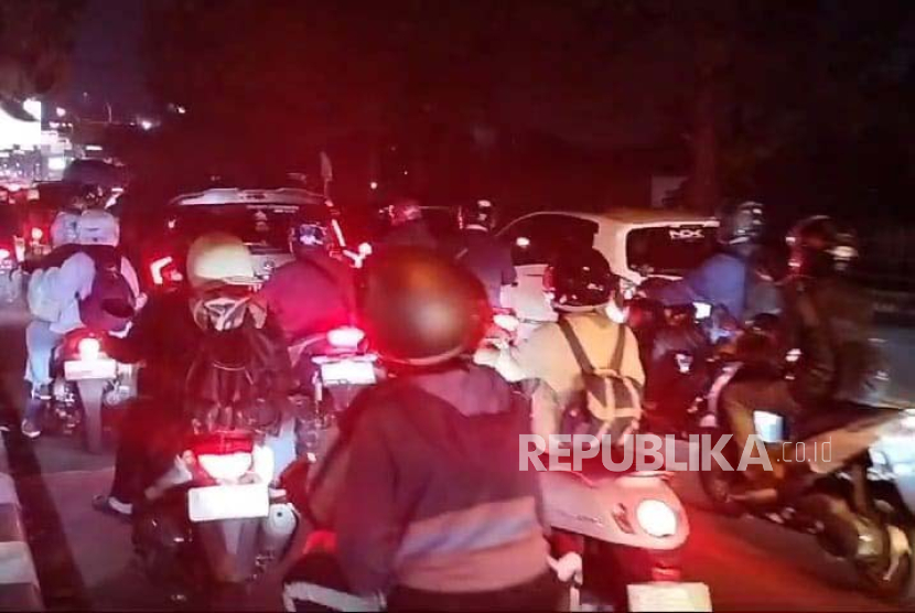 Para pemudik yang menggunakan sepeda motor mulai memadati jalan arteri di Kota Bandung 