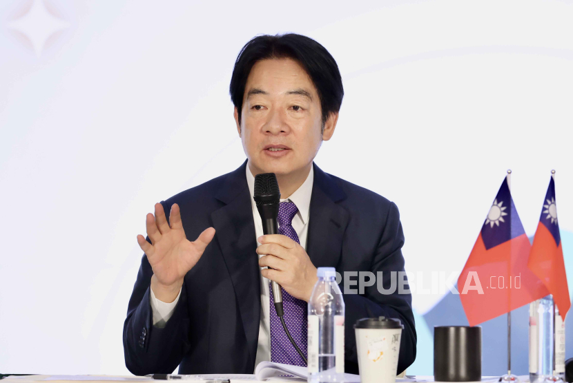 Calon presiden Partai Progresif Demokratik untuk pemilu 2024 Lai Ching-te berbicara saat konferensi pers di Taipei, Taiwan, (9/1/2024).