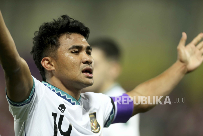 Kapten timnas Indonesia Asnawi Mangkualam melakukan selebrasi setelah mencetak gol ke gawang Vietnam, Jumat (19/1/2024). 