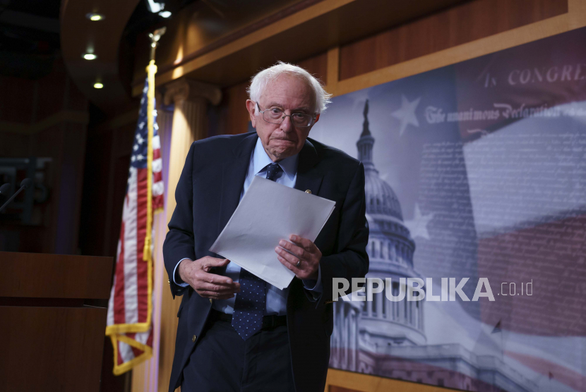 Ketua Komite Anggaran Senat Bernie Sanders,