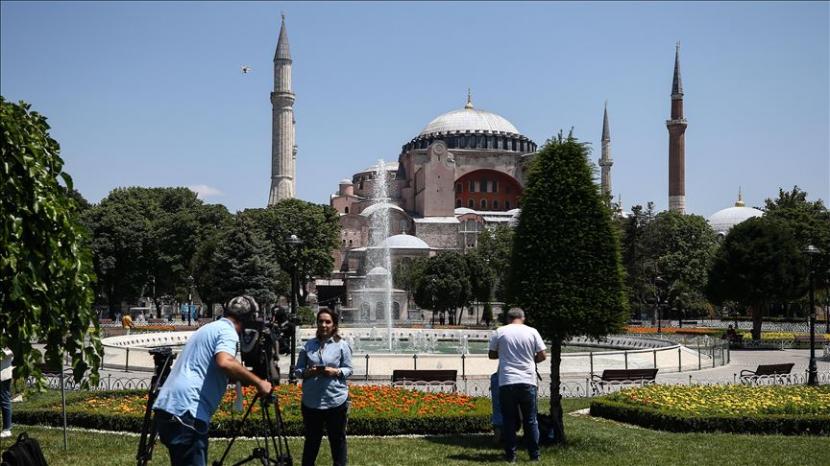  Pengubahan status Hagia Sophia merupakan hak Turki.