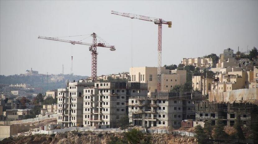 Pemerintah Israel pada Kamis (1/7) mencapai kesepakatan dengan para pemukim untuk mengosongkan permukiman pos terdepan di Tepi Barat dengan syarat mereka tetap mempertahankan bangunan dan rumah mobil mereka di area itu.