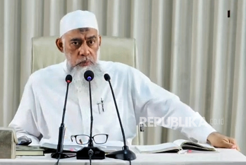 Ustadz Yazid bin Abdul Qadir Jawas.