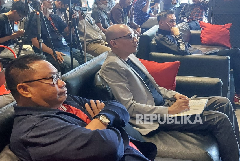 Caketum PSSI periode 2023-2027, Fary Djemy Francis, Arif Putra Wicaksono, Doni Setiabudi (dari kiri ke kanan) saat pemaparan visi-misi di Senayan Park, Jakarta, Senin (13/2/2023). 