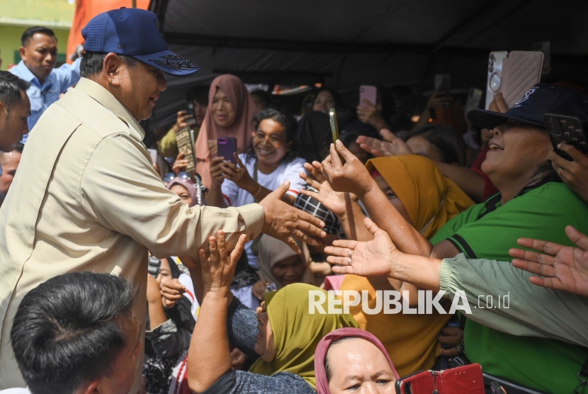 Kunjungi Pengungsi Banjir di Sumut, Presiden Prabowo Beri Dukungan Moril