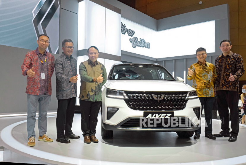 Wuling Motors (Wuling) mengumumkan peluncuran produk terbarunya yang merupakan compact SUV pertamanya di Indonesia, Alvez Style & Innovation in One SUV di Indonesia International Motor Show (IIMS) 2023 di JIExpo Kemayoran, Jakarta, Kamis (16/2/2023). Dok Wuling