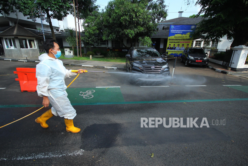 Penyemprotan disinfektan (ilustrasi)