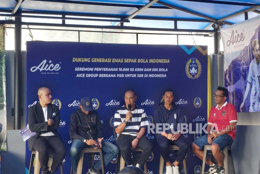 Diskusi bersama legenda timnas Indonesia Elie Aiboy, Kurniawan Dwi Yulianto, Atep Rizal dan Supriyono Prima di Pancoran Soccer Field (PSF), Jakarta, Selasa (25/7/2023).  