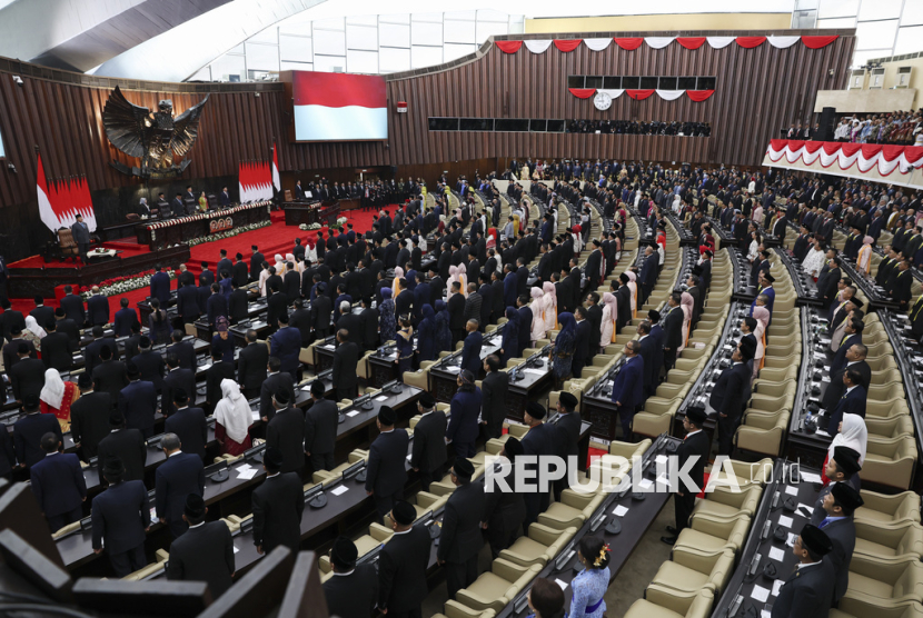  Presiden Prabowo Subianto bersama Wapres Gibran Rakabuming Raka mengikuti Sidang Tahunan MPR RI dan Sidang Bersama DPR-DPD RI Tahun 2025 di Gedung Nusantara, Kompleks Parlemen, Jakarta, Jumat (15/8/2025).