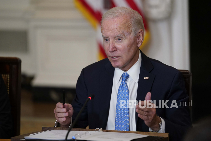  Presiden Joe Biden berbicara dalam pertemuan Dewan Persaingan Gedung Putih di Ruang Makan Negara Gedung Putih di Washington, Senin, 26 September 2022.