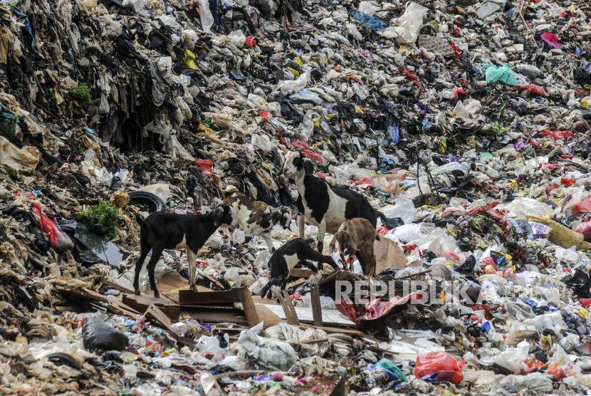 Warga Yogyakarta diminta memilah sampah rumah tangga demi kurangi volume sampah.