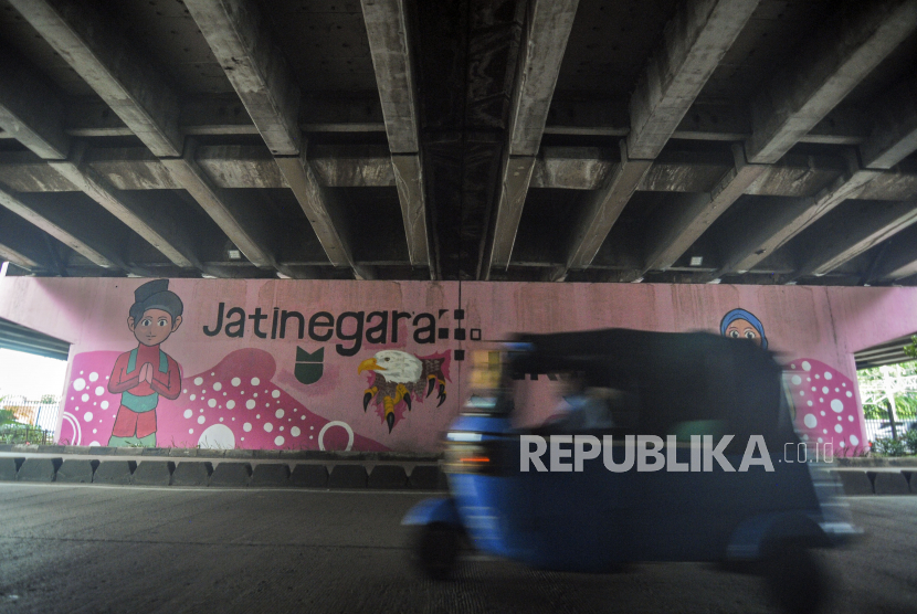 Seorang sopir bajaj melakukan tindakan bunuh diri di kawasan Pasar Baru, Jakpus, Ahad (23/5).