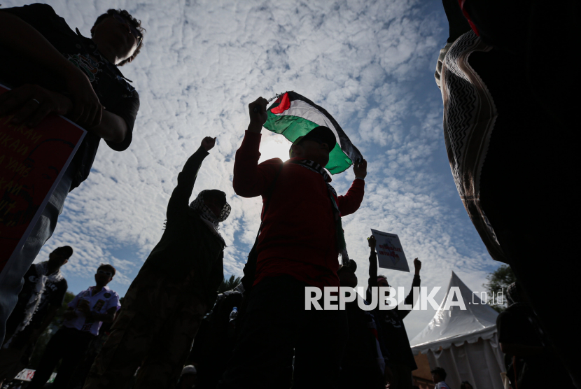 Suara Solidaritas untuk Palestina Menggema di Depan Gedung Kedubes AS Jakarta