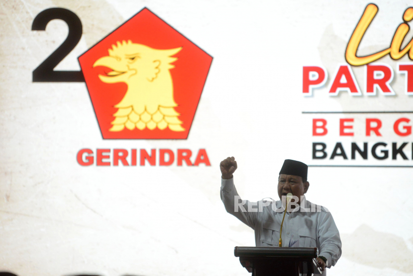 Ketua Umum DPP Partai Gerindra, Prabowo Subianto memberikan pidato saat perayaan hari ulang tahun (HUT) ke-15 di Kantor DPP Partai Gerindra, Jakarta, Senin (6/2/2023). HUT Partai Gerindra Ke-15 tersebut mengangkat tema Bergerak Bersama Bangkitkan Indonesia.