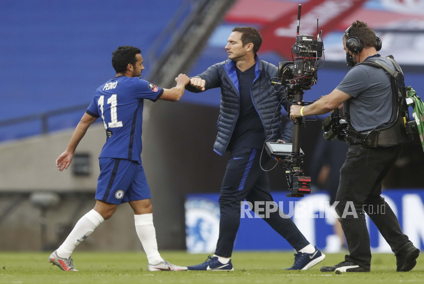 Selebrasi Chelsea setelah mengalahkan MU pada semifinal Piala FA, Senin (20/7).