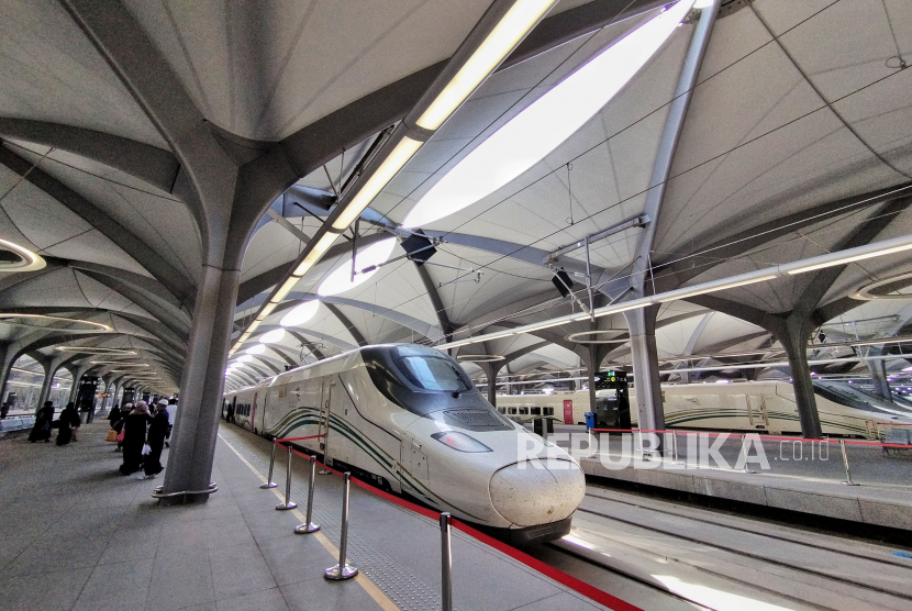Rangkaian kereta cepat Haramain berada di stasiun Makkah, Arab Saudi (Ilustrasi) 