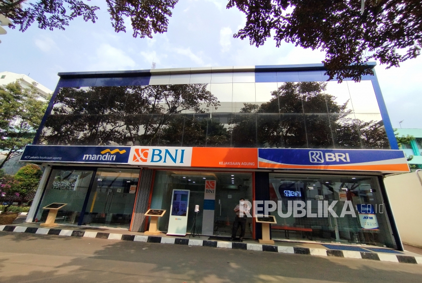 Suasana kantor Bank BUMN yaitu Bank BRI, Bank BNI dan Bank Mandiri di Jakarta, beberapa waktu lalu. 